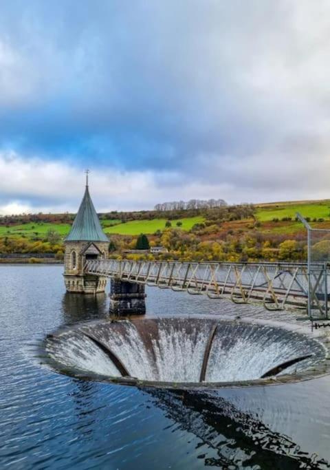 Viaduct View - Cefn Coed Lägenhet Merthyr Tydfil Exteriör bild